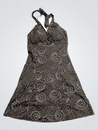 Braunes Trägerkleid mit weißem Kreis Muster