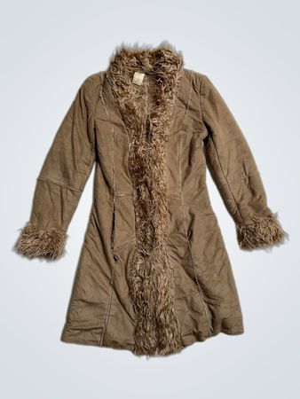 Manteau en fausse fourrure brun avec bordure