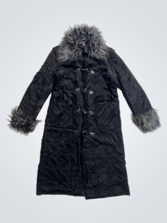 Golden Top Fashion Black Long Coat with Fur Trim