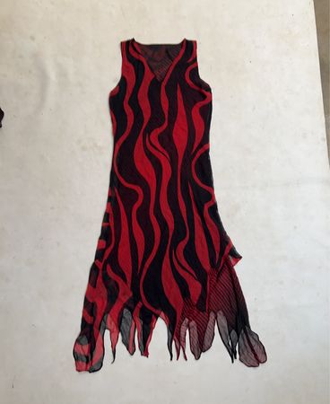 Rot und Schwarz Gestreiftes Netzkleid