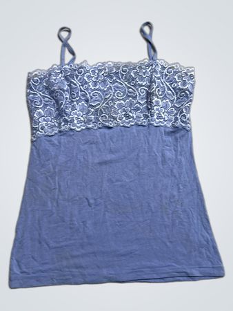 Blaue Camisole mit Spitzensaum