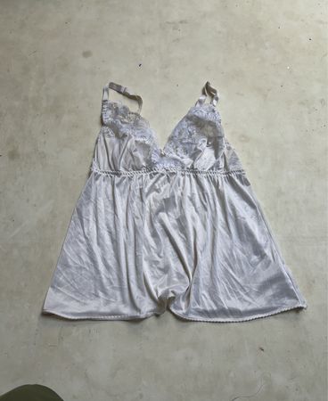 Camisole mit Spitzenbesatz in Creme
