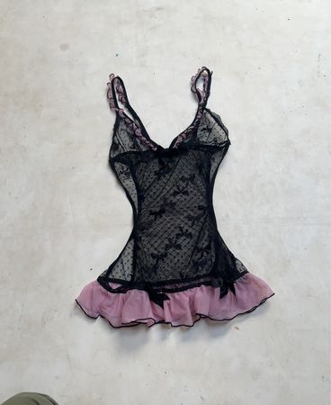 Schwarzes transparentes Spitzen-Babydoll mit pinker Einfassung