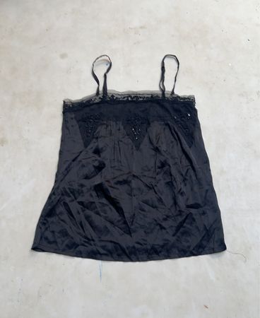 Schwarzes Tanktop mit Spitzenbesatz