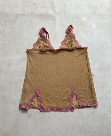 Tan-Cami mit rosa Spitzenbesatz