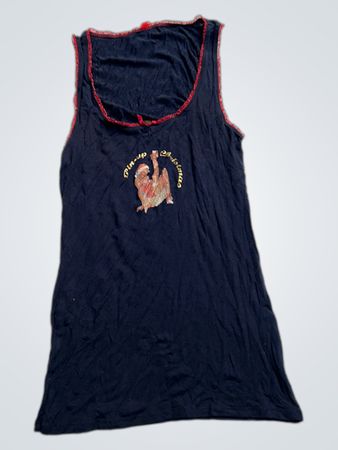 Schwarzes Tanktop mit roter Einfassung