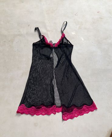 SexyAvenue schwarzes Mesh-Babydoll mit pinker Spitzenverzierung