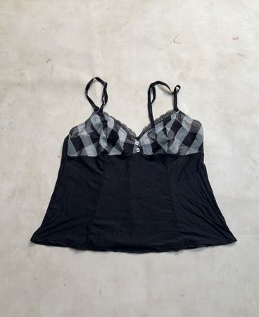 Schwarzes Trägershirt mit Karodetail