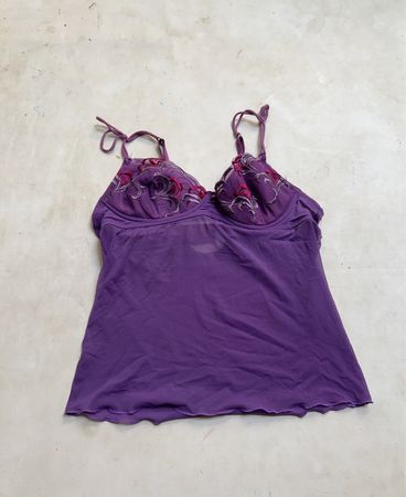 Lila Mesh-Camisole mit Blumenstickerei