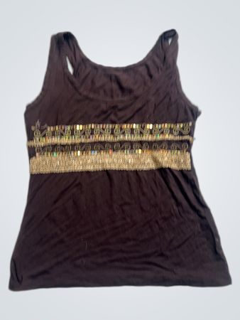 Braunes Tanktop mit verziertem Taillenbund