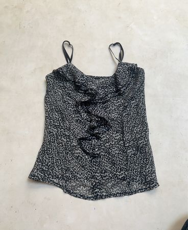 Schwarz-weißes Leopardenmuster-Camisole mit Rüschendetail