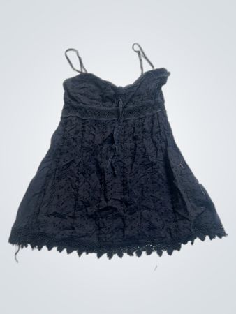 Schwarzes Camisole-Kleid mit Spitzenbesatz