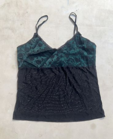 Schwarzes und grünes Spitzen-Camisole
