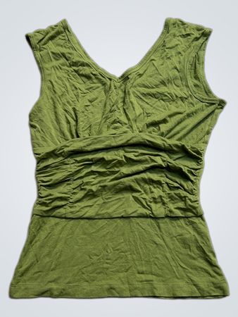 Grünes ärmelloses Tanktop mit V-Ausschnitt