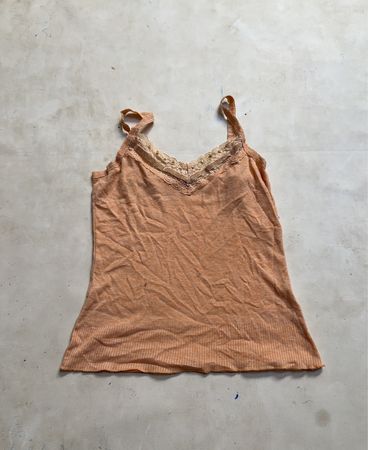 Orange Cami mit Spitzenbesatz