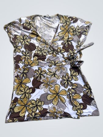Reserviertes florales Wickeloberteil