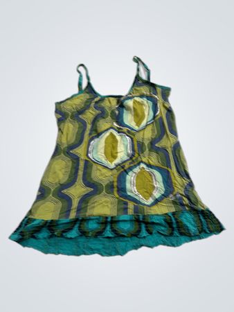 Grünes und blaues gemustertes Kleid mit Rüschen