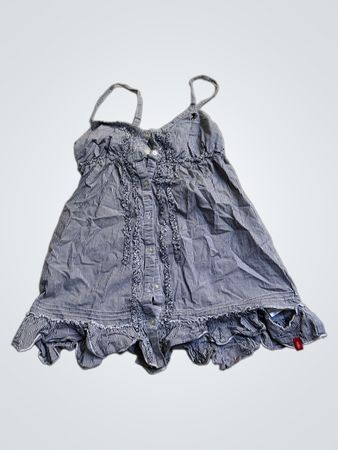 Mädchen gestreiftes Kleid mit Rüschen