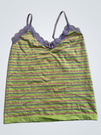 Grün- und rosa geringeltes Camisole mit Spitzenbesatz