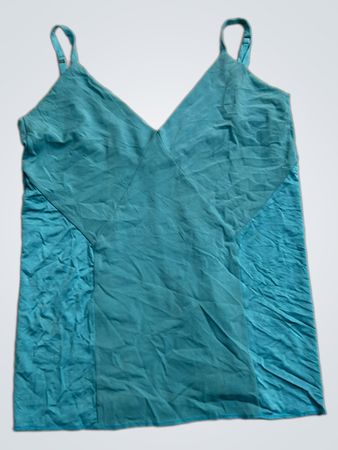 Teal-Camisole mit „Made in Italy“-Etikett