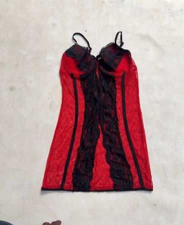 Rot-schwarzes Spitzen-Babydoll