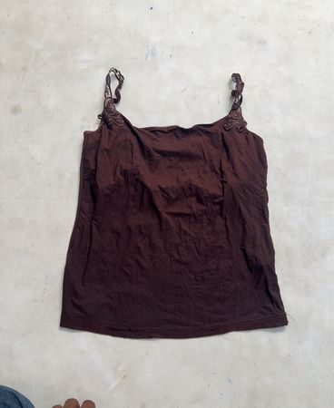 Braunes Camisole mit Spitzen-Trägern