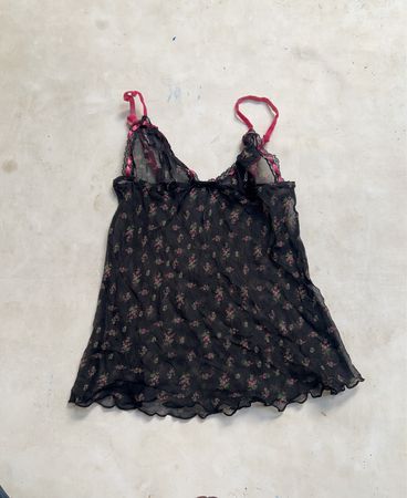 Schwarzes Chiffon-Babydoll-Top mit Blumenmuster