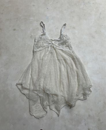 Weißes Babydoll-Nachthemd mit Polka-Dot-Spitzenbesatz