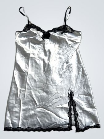 Vestido tipo slip em cetim branco com renda e acabamento Victoria's Secret