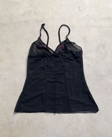 Schwarzes transparentes Camisole mit besticktem Detail