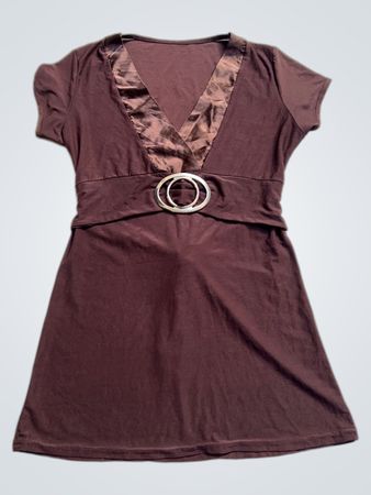 Braunes kurzes Ärmelkleid mit Gürtel