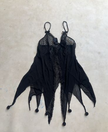 Schwarzes durchsichtiges Babydoll-Negligé mit Pompons