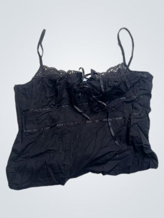 Schwarzes Cami-Top mit Spitzenbesatz und Schleifenband