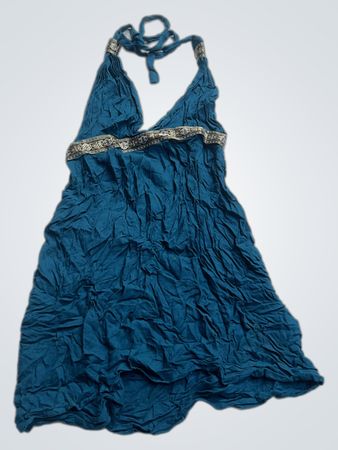 Teal Crushed Neckholderkleid mit verzierter Halslinie