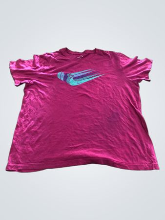 Nike The Nike Tee Graphic T-Shirt