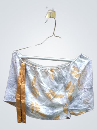 Blouse with Gold and White Pattern