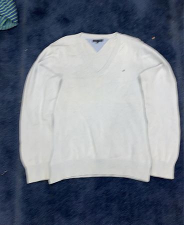 Suéter blanco de pico Tommy Hilfiger