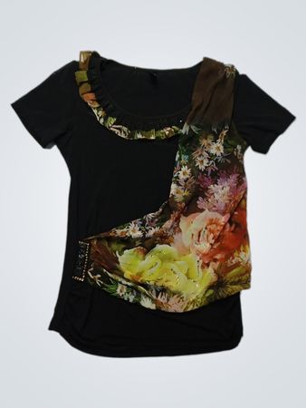 Love Moschino Schwarzes T-Shirt mit floralem Druck