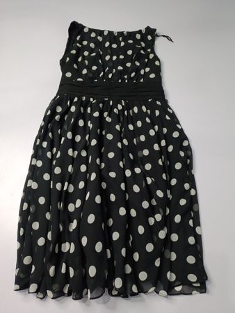 Robe à pois noirs et blancs