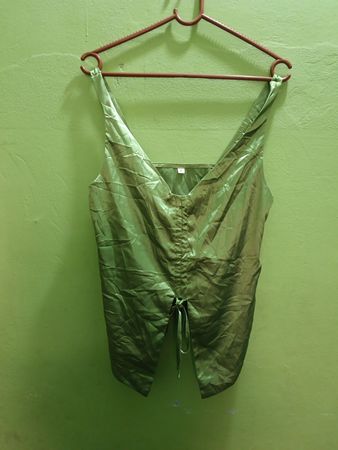 Grünes Satin-Cami mit Kordelzugdetails