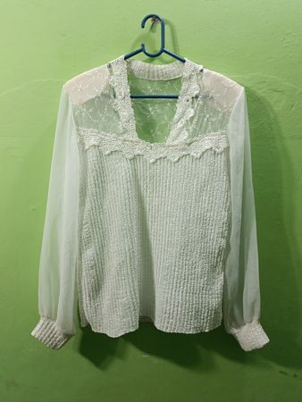 Weiße transparente Spitzenbluse