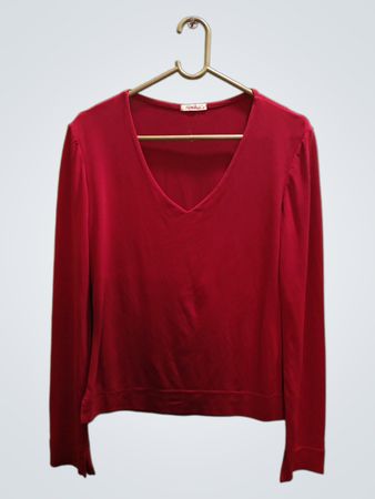 FEMALE Rotes Langarm-Oberteil mit V-Ausschnitt