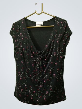 es.se U.S.A. Black Floral Print Twist Front Top