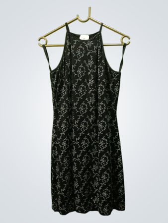 Schwarzes Kleid mit Blumenmuster