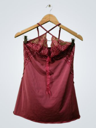 Burgunderrotes Nachthemd mit Spitzenbesatz