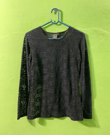 ICHI Schwarzes Langarmoberteil mit geometrischem Muster