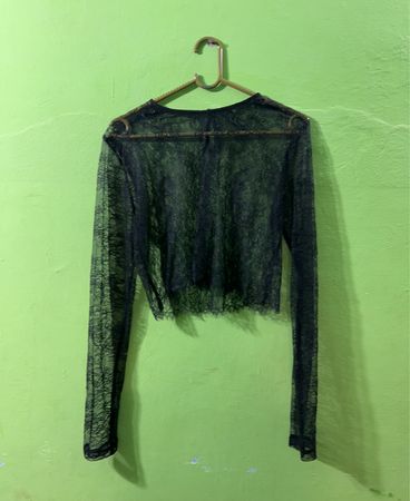 CALLIOPE Schwarzes Spitzen-Cropped-Top mit langen Ärmeln