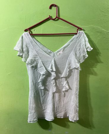 Banana Republic Sheer Rüschen-V-Ausschnitt-Top