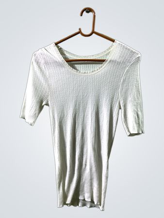 Weißes geripptes Strickoberteil