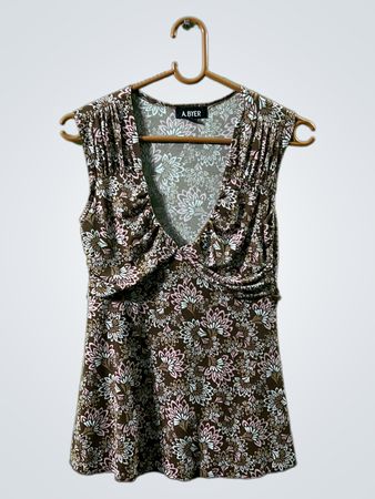 A. BYER Damen ärmelloses V-Ausschnitt Top mit Blumenmuster